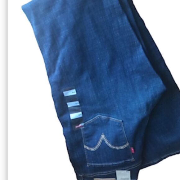 Levi’s size 8m classic boot cut east through hip and thighs new with tags - Picture 1 of 4